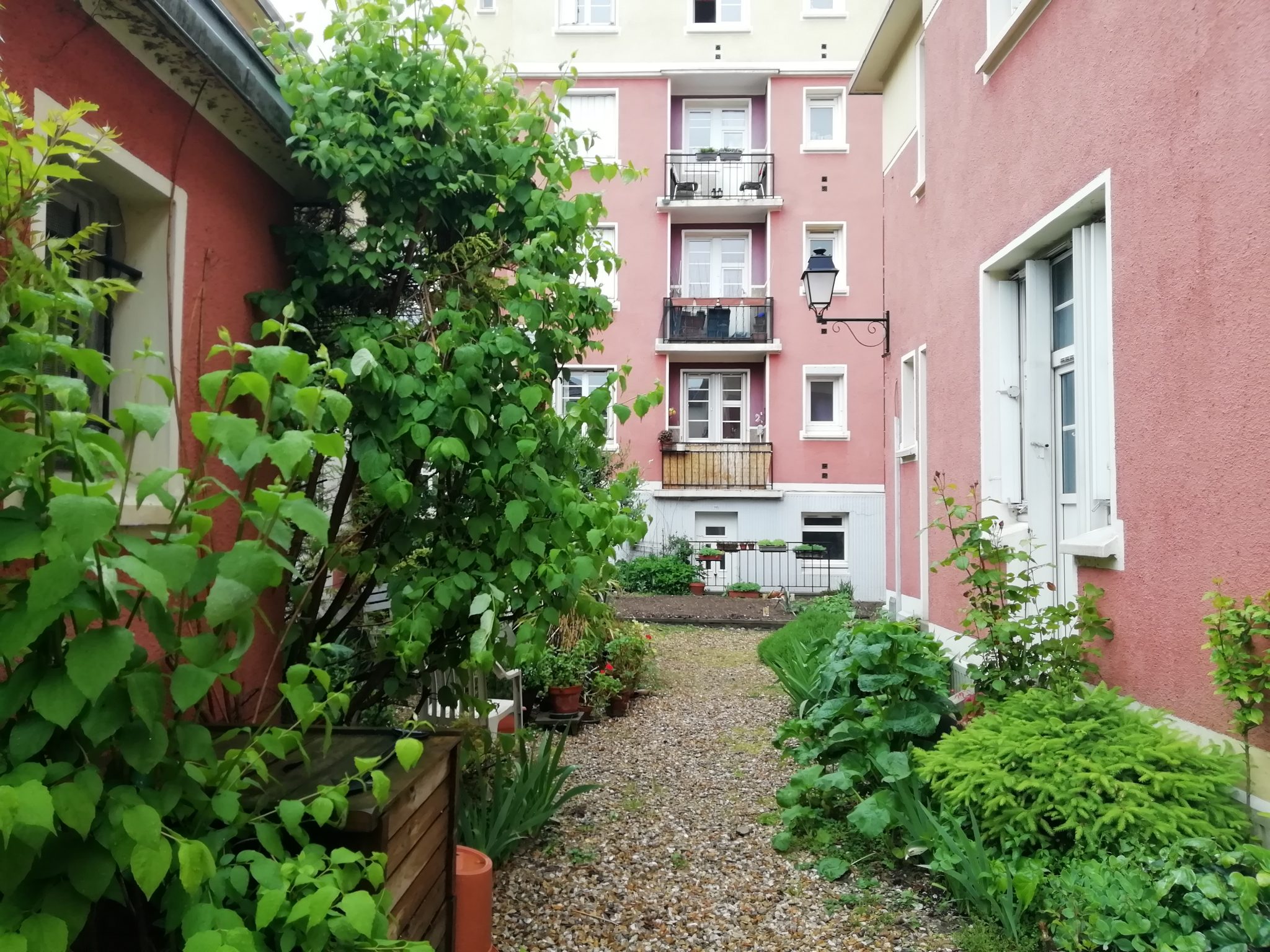 Allée dans le square Payret-Dortail à Vanves - ARCJ